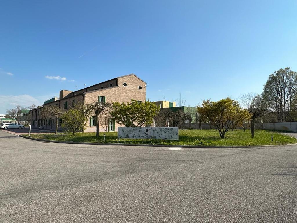 Royal Garden Luxury Rooms Padova Esterno foto